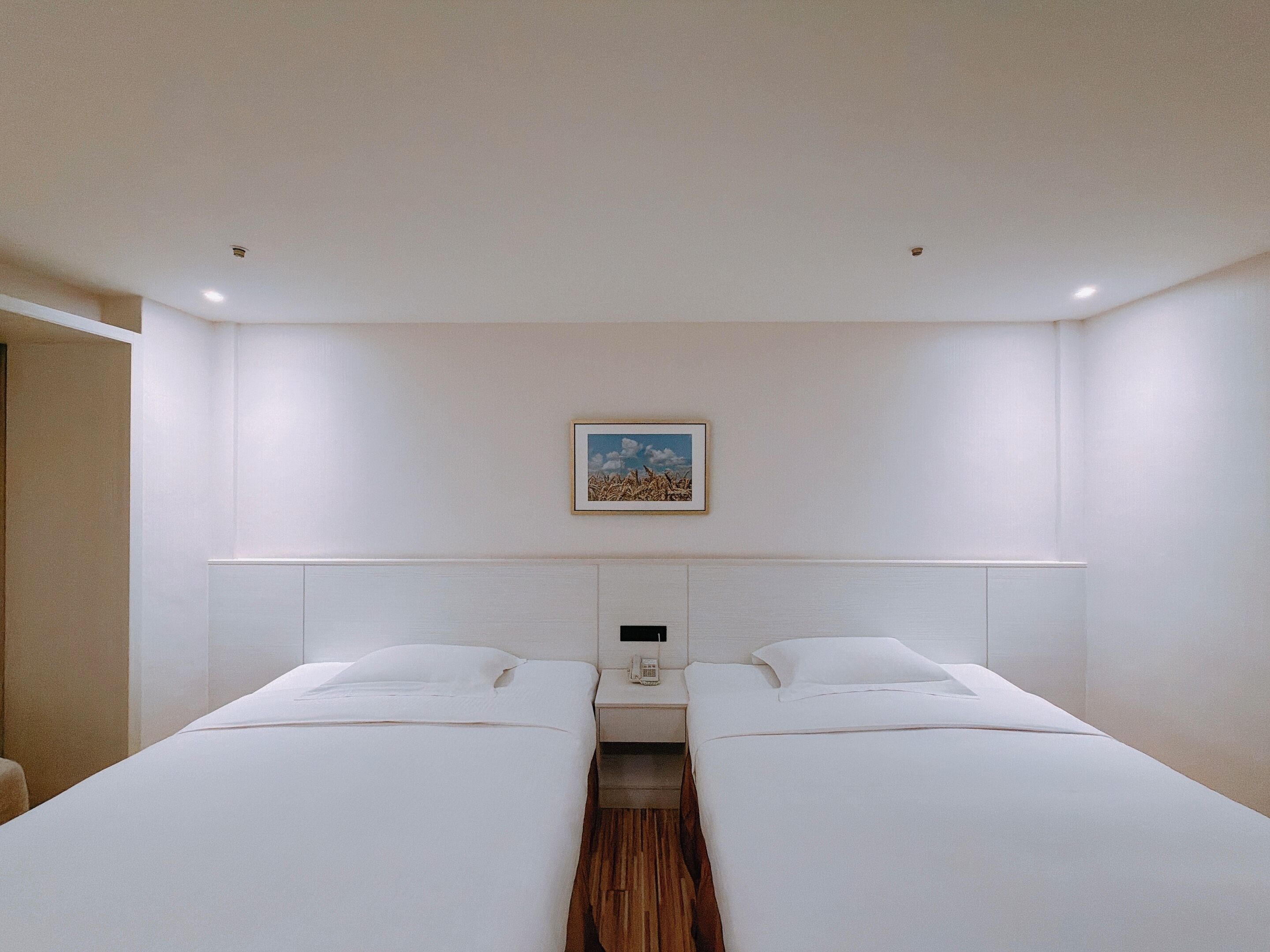 Phòng đôi Deluxe, 2 giường đôi, không hút thuốc | Chăn bông, khu vực làm việc phù hợp cho laptop, màn/rèm cản sáng 