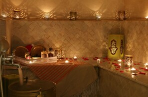 Hot tub, ruang uap, pemandian Turki/hammam, dan perawatan tubuh