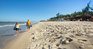 White sand, 7 beach bars
