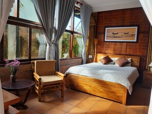 客房, 1 張特大雙人床, 花園景 | 迷你吧、書桌、隔音、免費 Wi-Fi