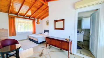 Comfort Apartment, Non Smoking, Garden View | Individually decorated, bed sheets