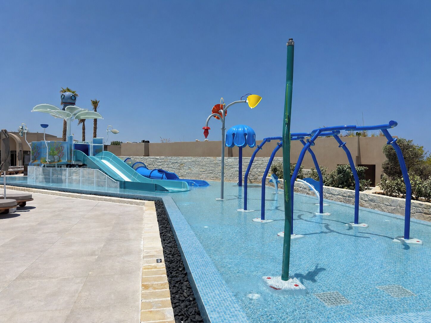 2 outdoor pools, pool umbrellas, sun loungers
