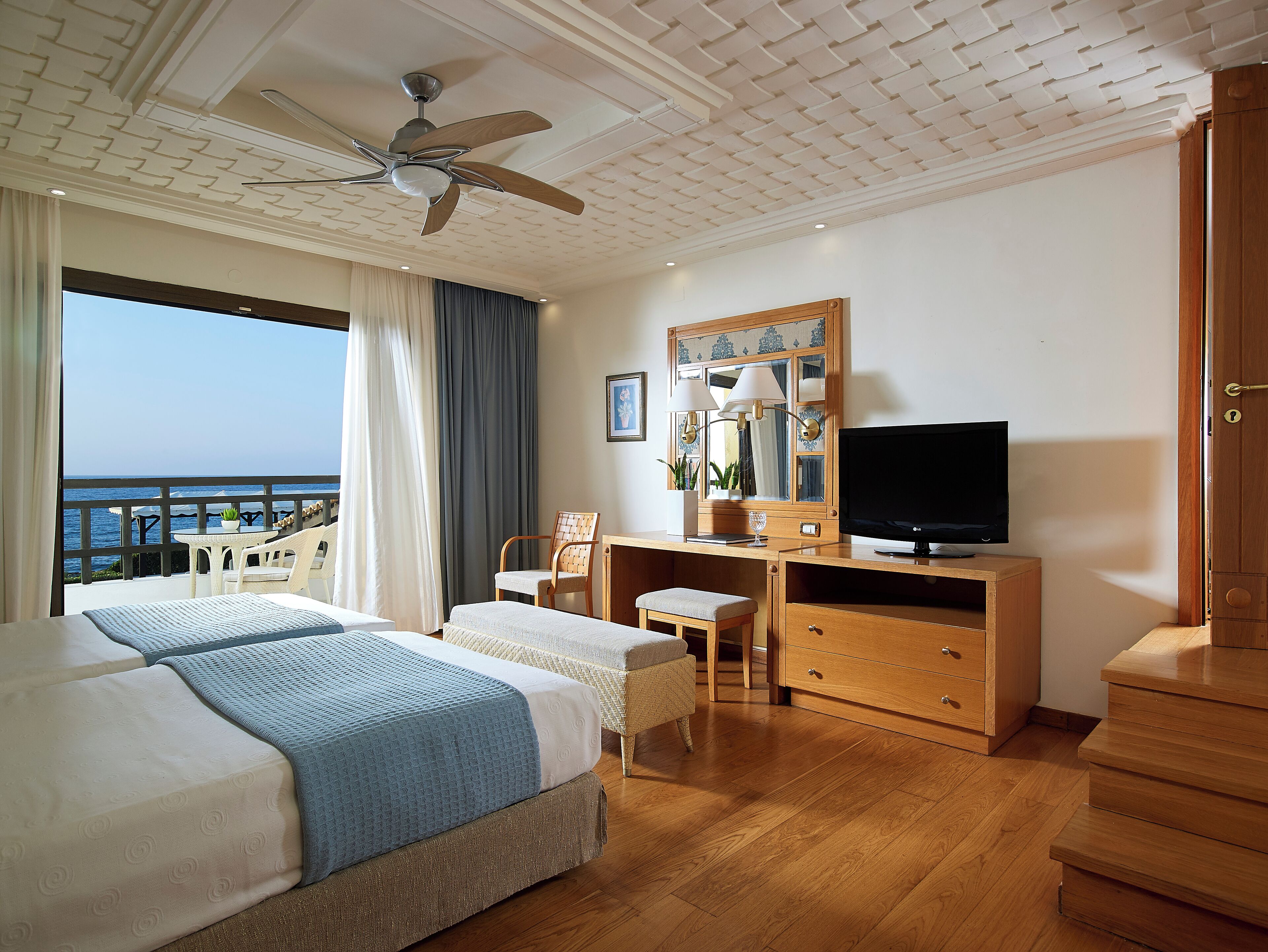 imperial villa - phaedra | 1 bedroom, in-room safe, soundproofing, free wifi