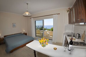Studio, Sea View (Ground floor) | Soundproofing, iron/ironing board, free WiFi, bed sheets - Pelagos Apartments (Corfu)