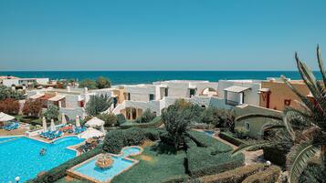 5 outdoor pools