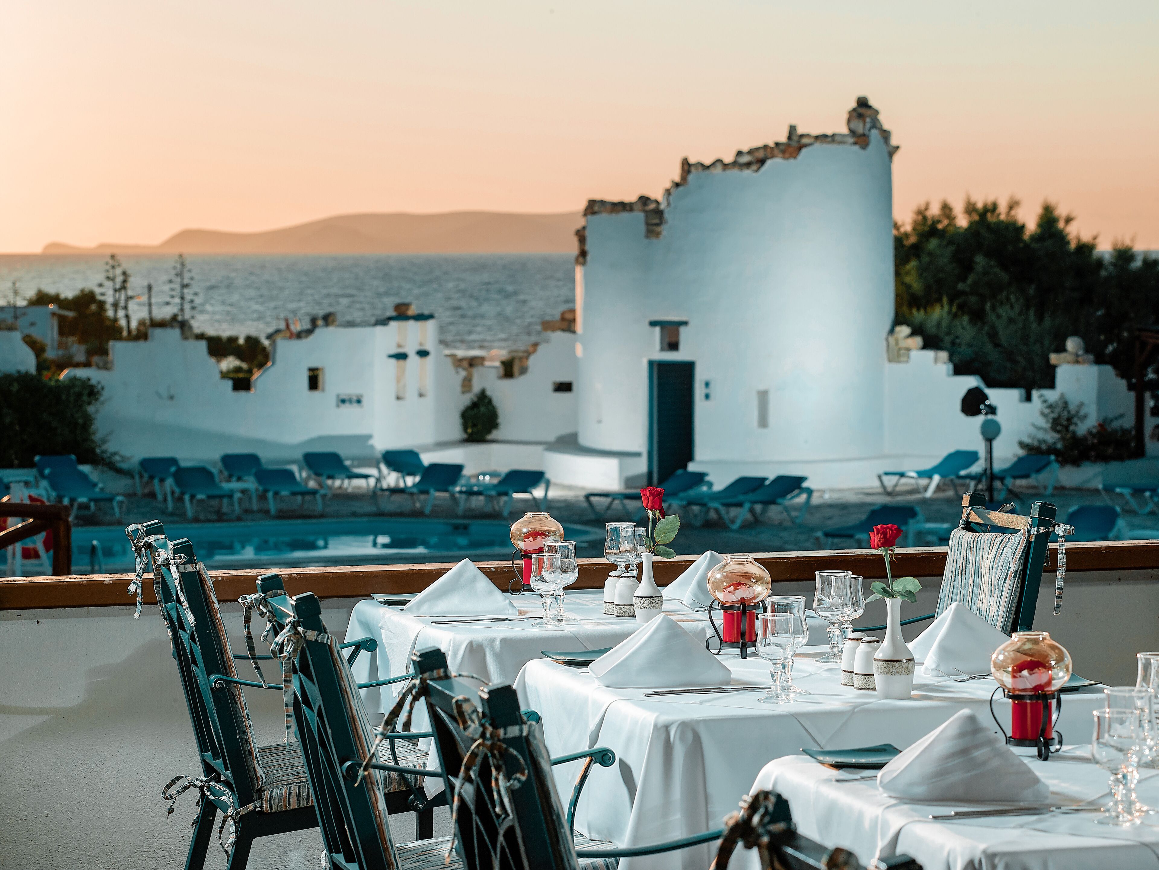 4 restaurants, lunch served