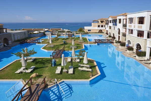 Premium bedding, minibar, free WiFi, bed sheets