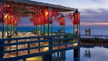 6 restaurants, breakfast, lunch, dinner served; international cuisine