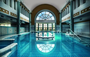 2 outdoor pools, pool umbrellas, pool loungers