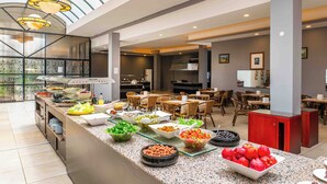 Breakfast, lunch and dinner served - Belpoint Beach Hotel (Kemer)