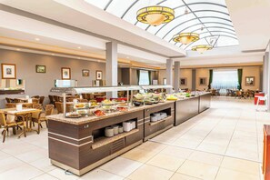 Breakfast, lunch and dinner served  - Belpoint Beach Hotel (Kemer)