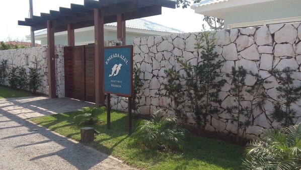 Entrada al alojamiento