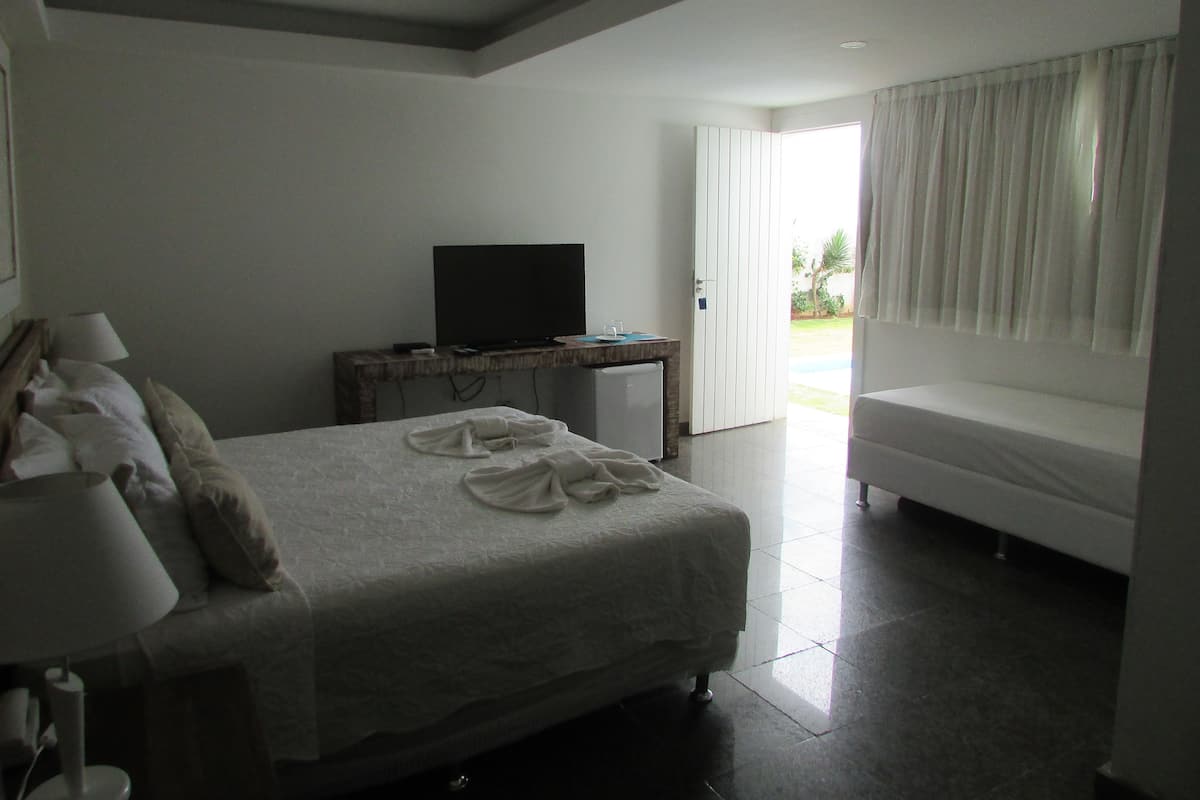 Standard Suite | Minibar, individually decorated, desk, blackout curtains