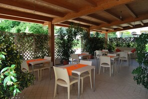 屋外ダイニングエリア