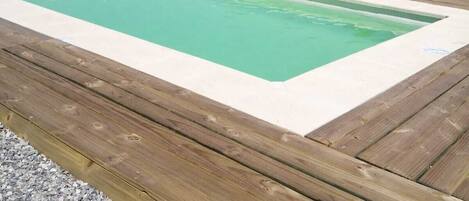 Seasonal outdoor pool, pool umbrellas