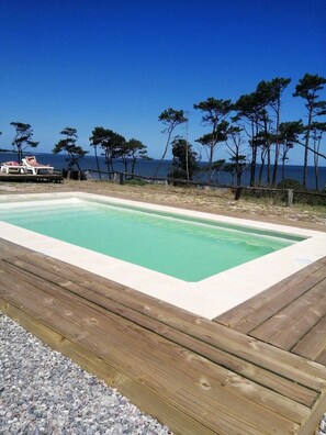 Seasonal outdoor pool, pool umbrellas