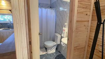 Comfort Cabin | 1 bedroom, minibar, free WiFi, bed sheets