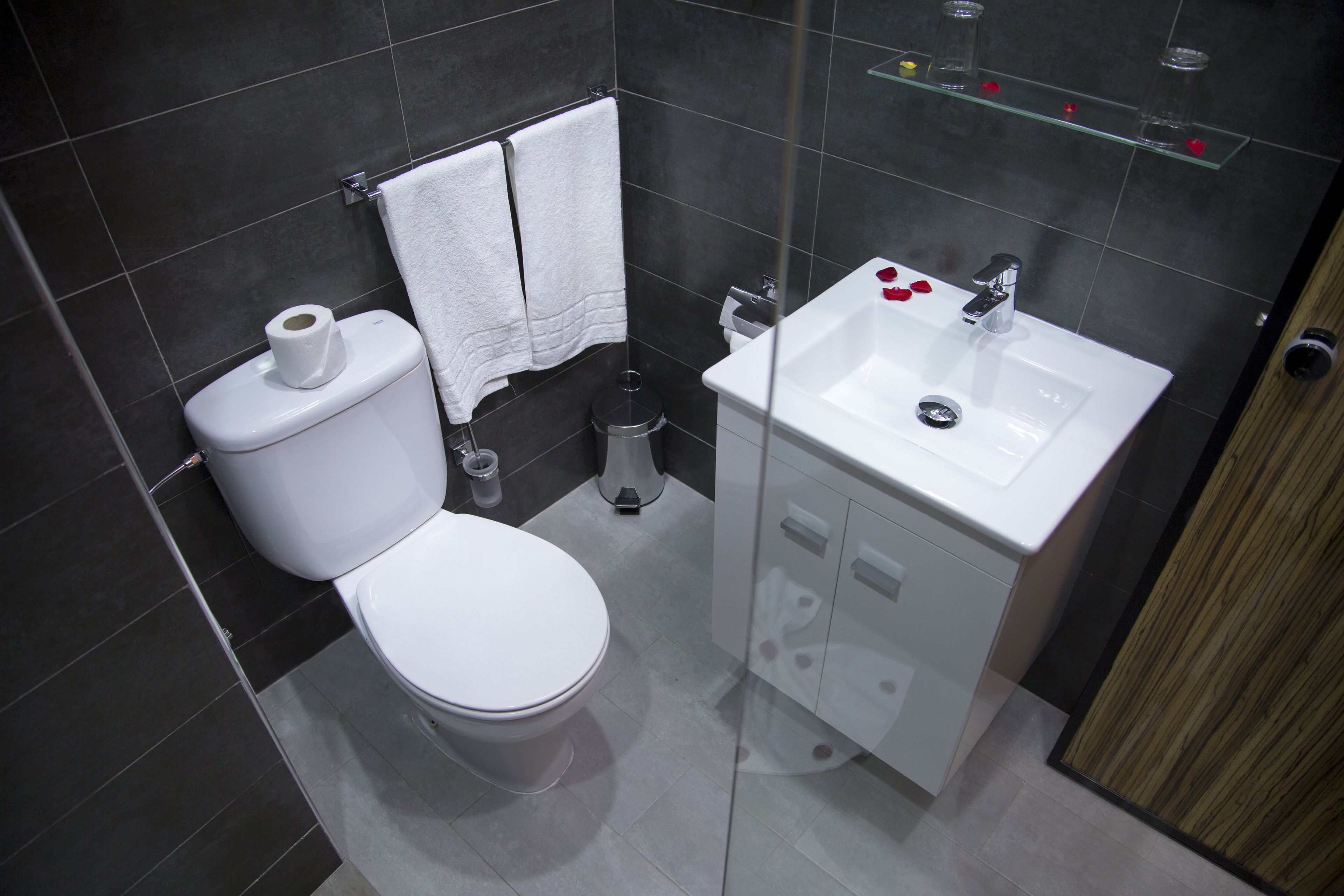 standard single room, pool view | bathroom | shower, hair dryer, towels