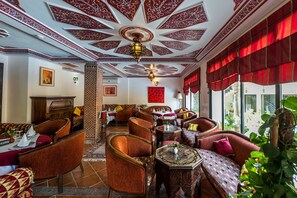 2 restaurants, breakfast, lunch, dinner served; international cuisine  - Atlantic Hotel Agadir (Agadir)