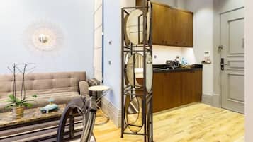 Deluxe Room, City View | Private kitchenette | Fridge, coffee/tea maker, electric kettle