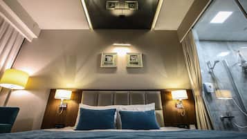 Quarto standard, 1 cama King, para fumantes | Frigobar, cofres nos quartos, escrivaninha