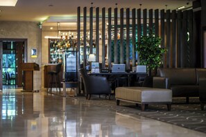 Concierge desk - Best Western Premier Karsiyaka Convention & Spa Hotel (Izmir)