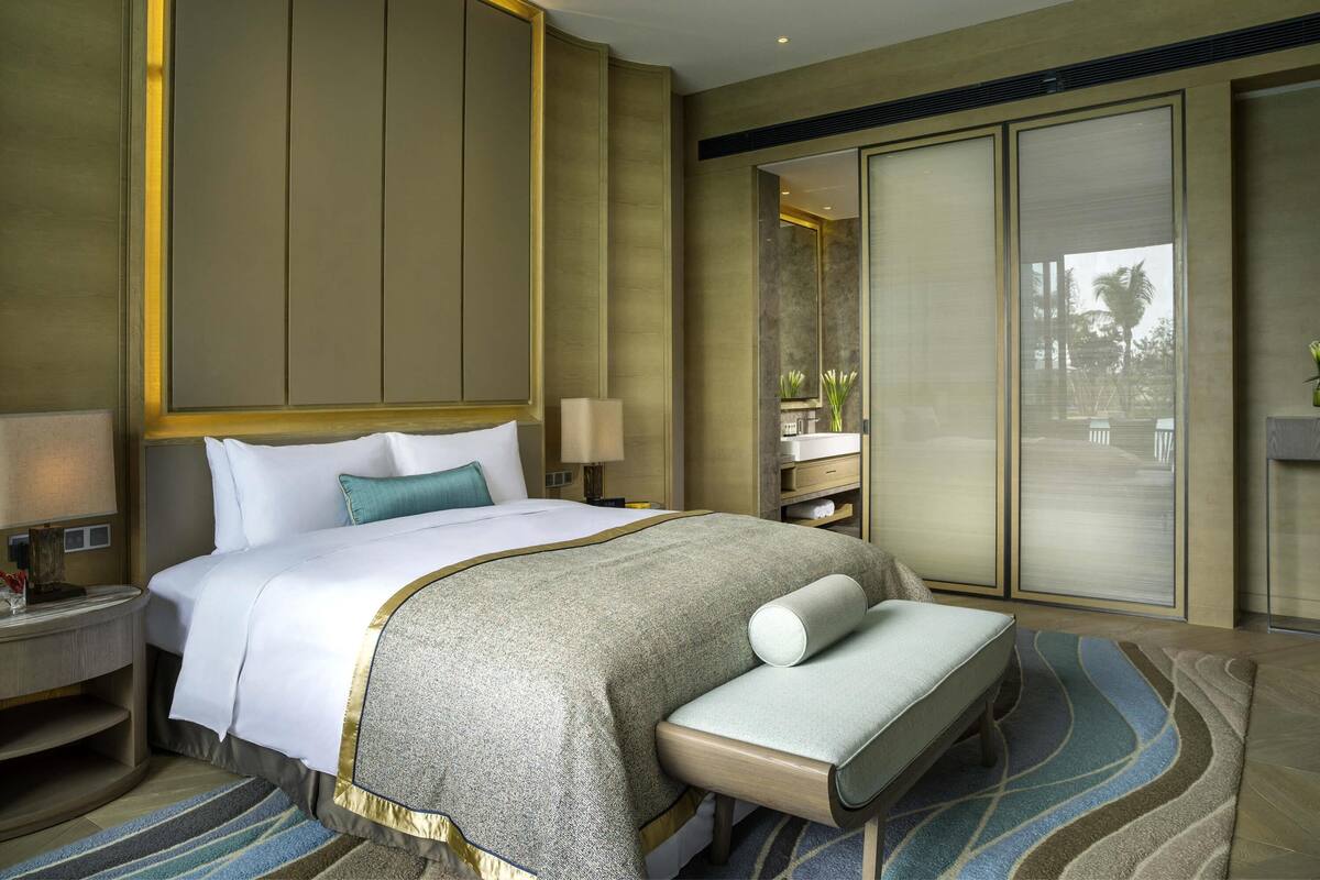 Hochwertige Bettwaren, Minibar, Zimmersafe, Schreibtisch