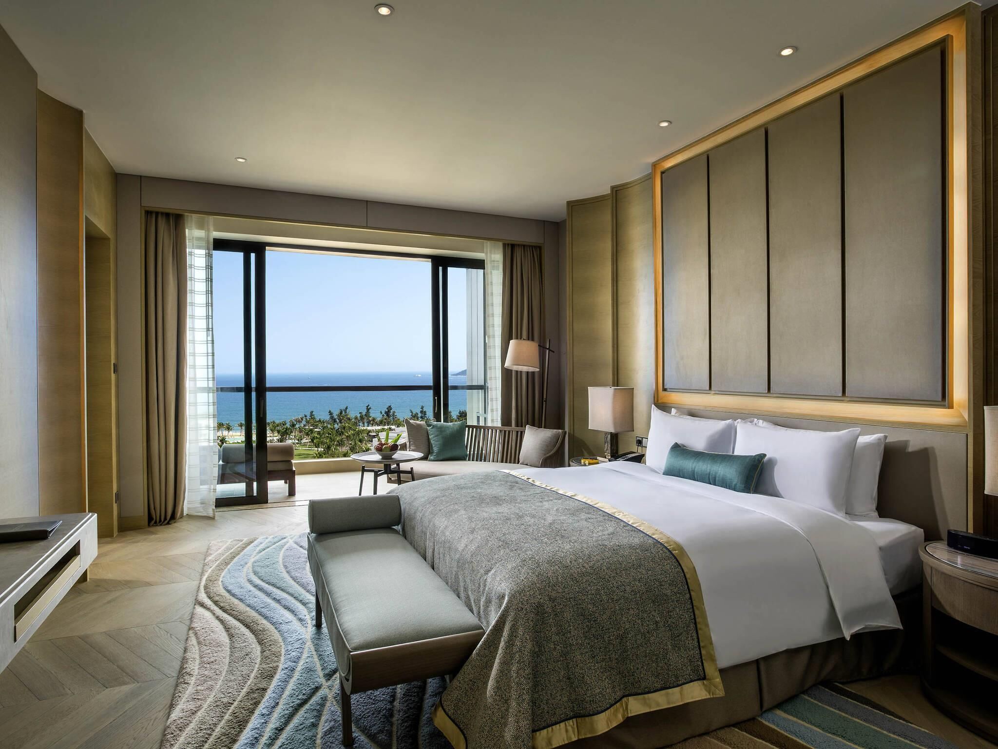Club Suite, 1 King Bed, Club lounge access (Imperial)