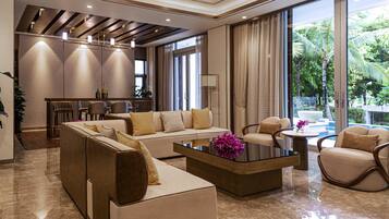 Premium bedding, minibar, in-room safe, desk