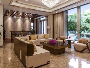 高級寝具、ミニバー、セーフティボックス (室内)、デスク