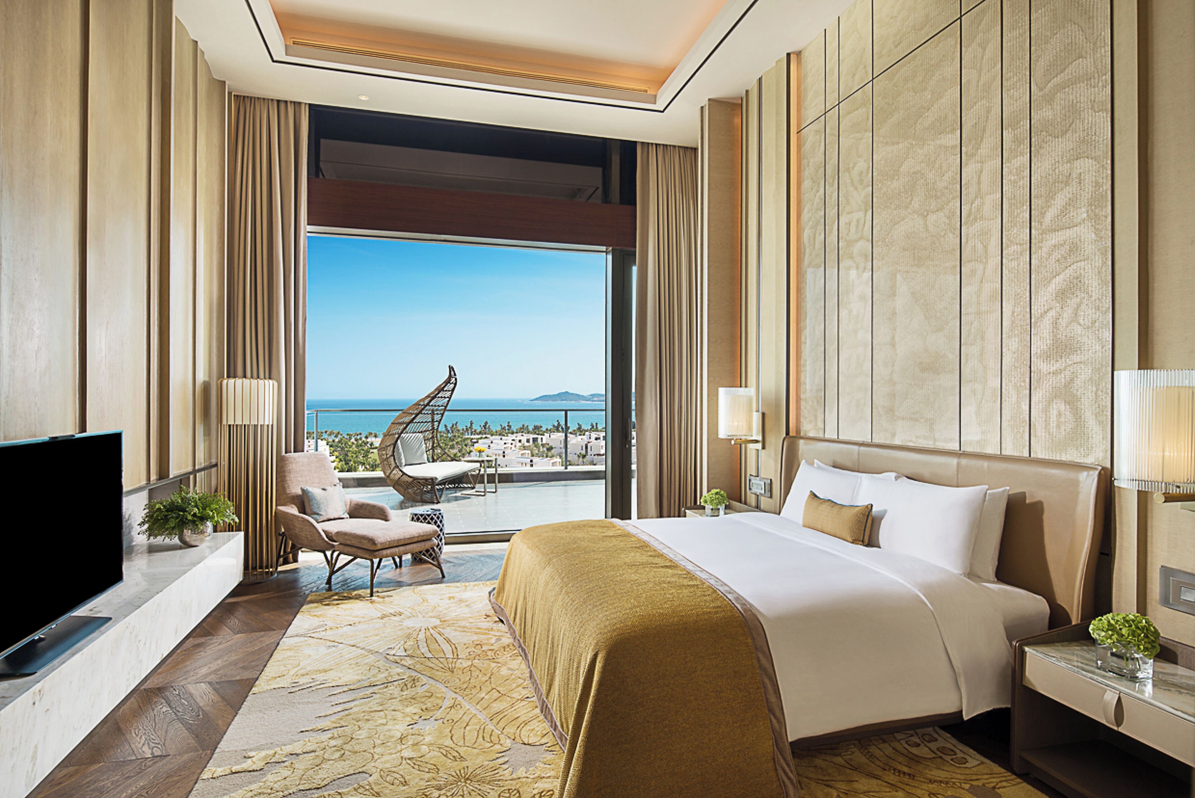 Suite, 2 chambres, vue mer (Sky Signature, Club Millesime Access) | Literie de qualité supérieure, minibar, coffres-forts dans les chambres