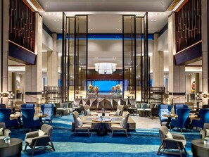4 restaurants servant le déjeuner et le dîner