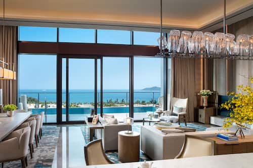 Villa, 2 slaapkamers, uitzicht op zee (SKY VILLA, CLUB MILLESIME) | Luxe beddengoed, een minibar, een kluis op de kamer, een bureau