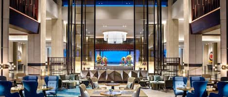 3 restaurants, lunch, dinner served; international cuisine