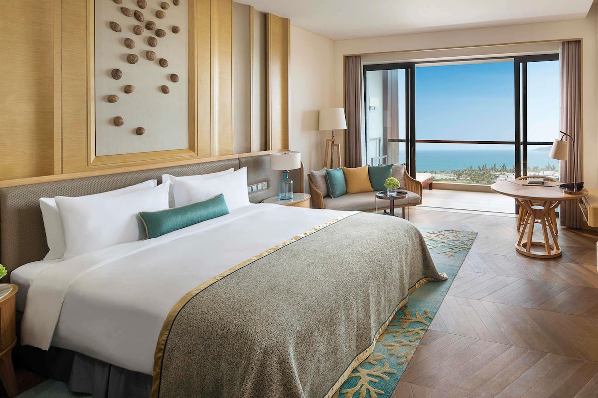 1 bedroom, premium bedding, minibar, in-room safe