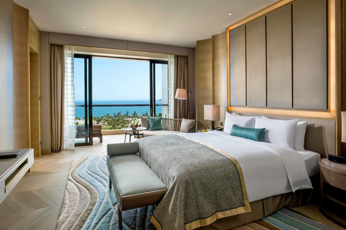 Premium bedding, minibar, in-room safe, desk