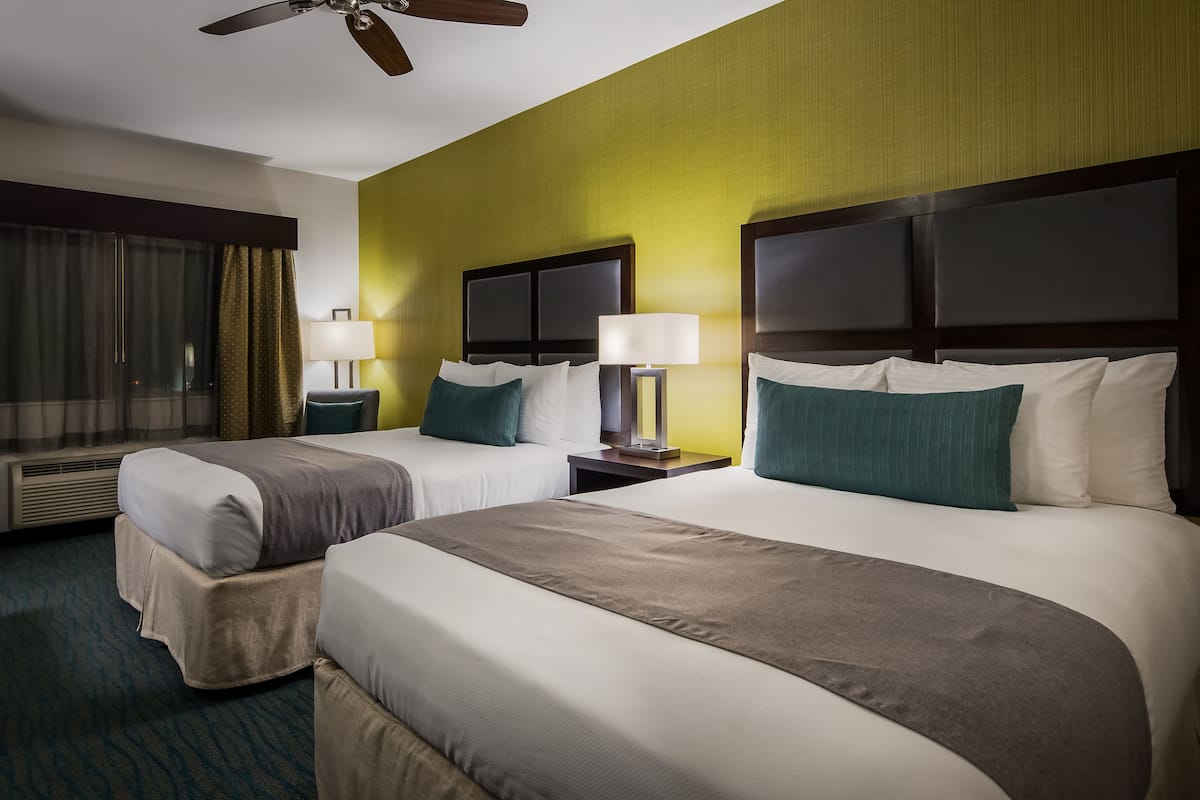 1 bedroom, individually decorated, individually furnished, desk