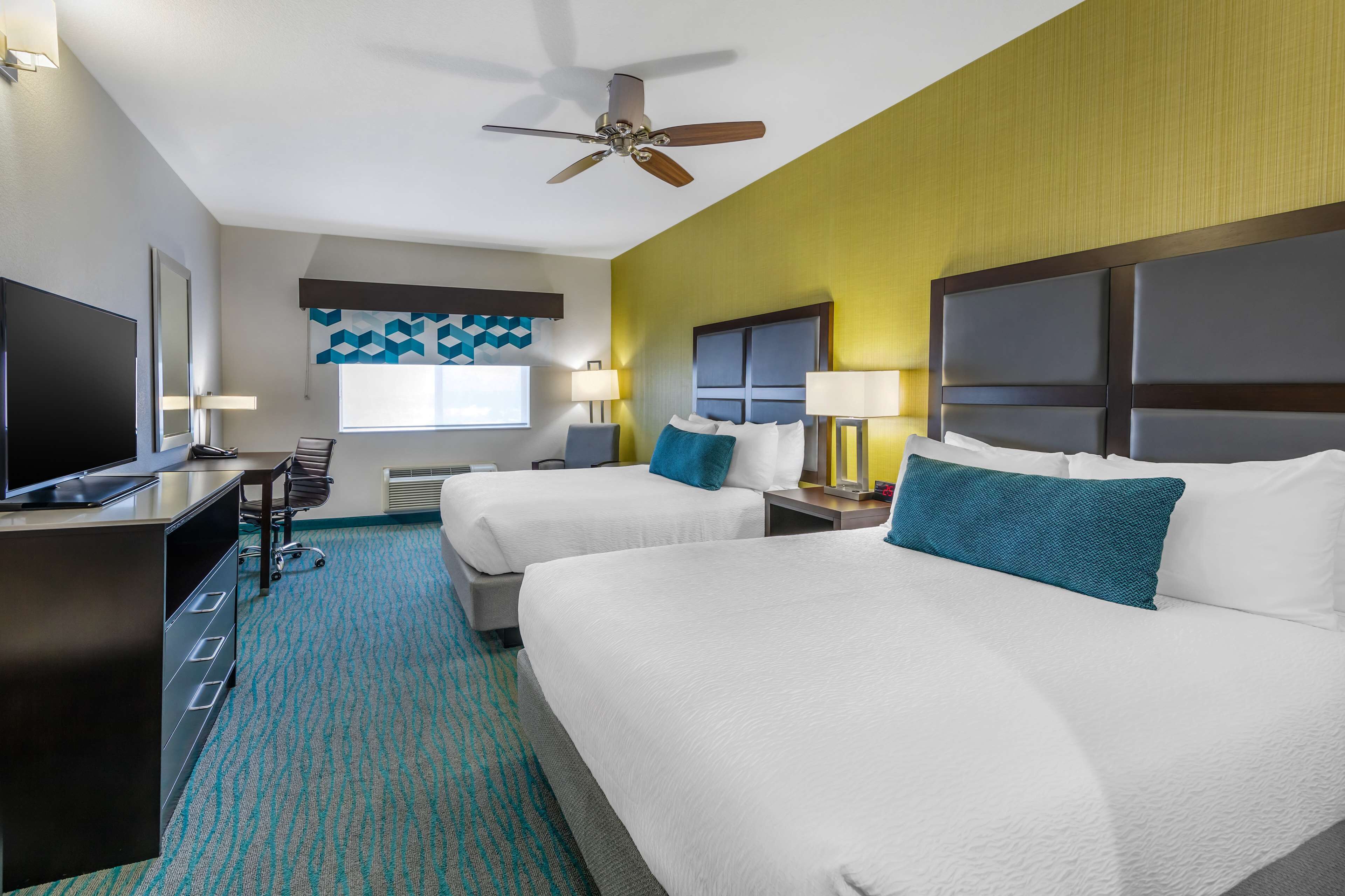 1 bedroom, individually decorated, individually furnished, desk