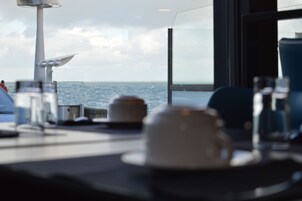 Café da manhã com buffet todos os dias (EUR 16 por pessoa) 