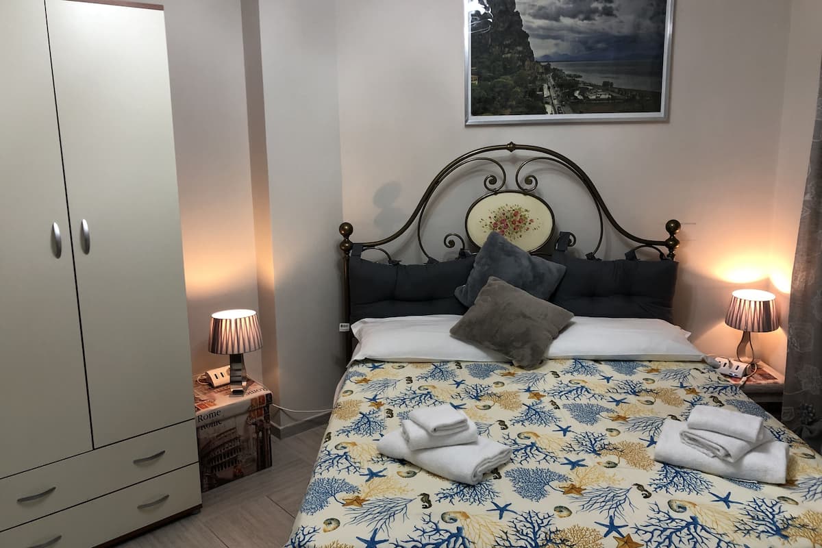 1 bedroom, premium bedding, minibar, in-room safe