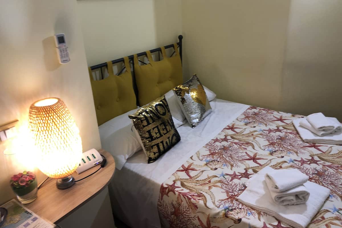 1 bedroom, premium bedding, minibar, in-room safe