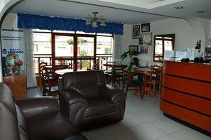 Quầy tiếp tân
