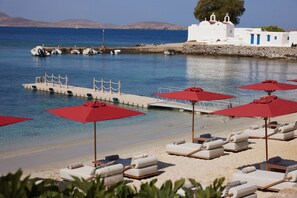 Private beach, beach cabanas, sun loungers, beach umbrellas - The Coast Bill&Coo - Adults Only (Mykonos)