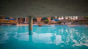 Outdoor pool, pool umbrellas, sun loungers