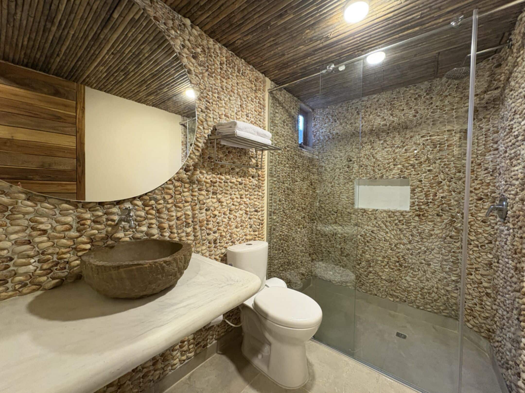 Standard Double Room | Bathroom | Towels, toilet paper