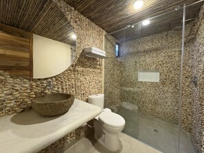 Standaard tweepersoonskamer | Badkamer | Handdoeken, toiletpapier