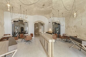 Lobby-Lounge