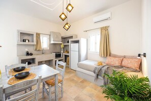 Comfort House, Multiple Beds | Private kitchen | Full-size fridge, stovetop, espresso maker, electric kettle - Sahara Beach Apartments (Naxos)