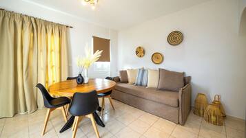 Leilighet – superior (4 Persons) | Oppholdsområde | TV