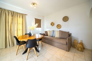 Superior Apartment (4 Persons) | Living area | TV - Sahara Beach Apartments (Naxos)